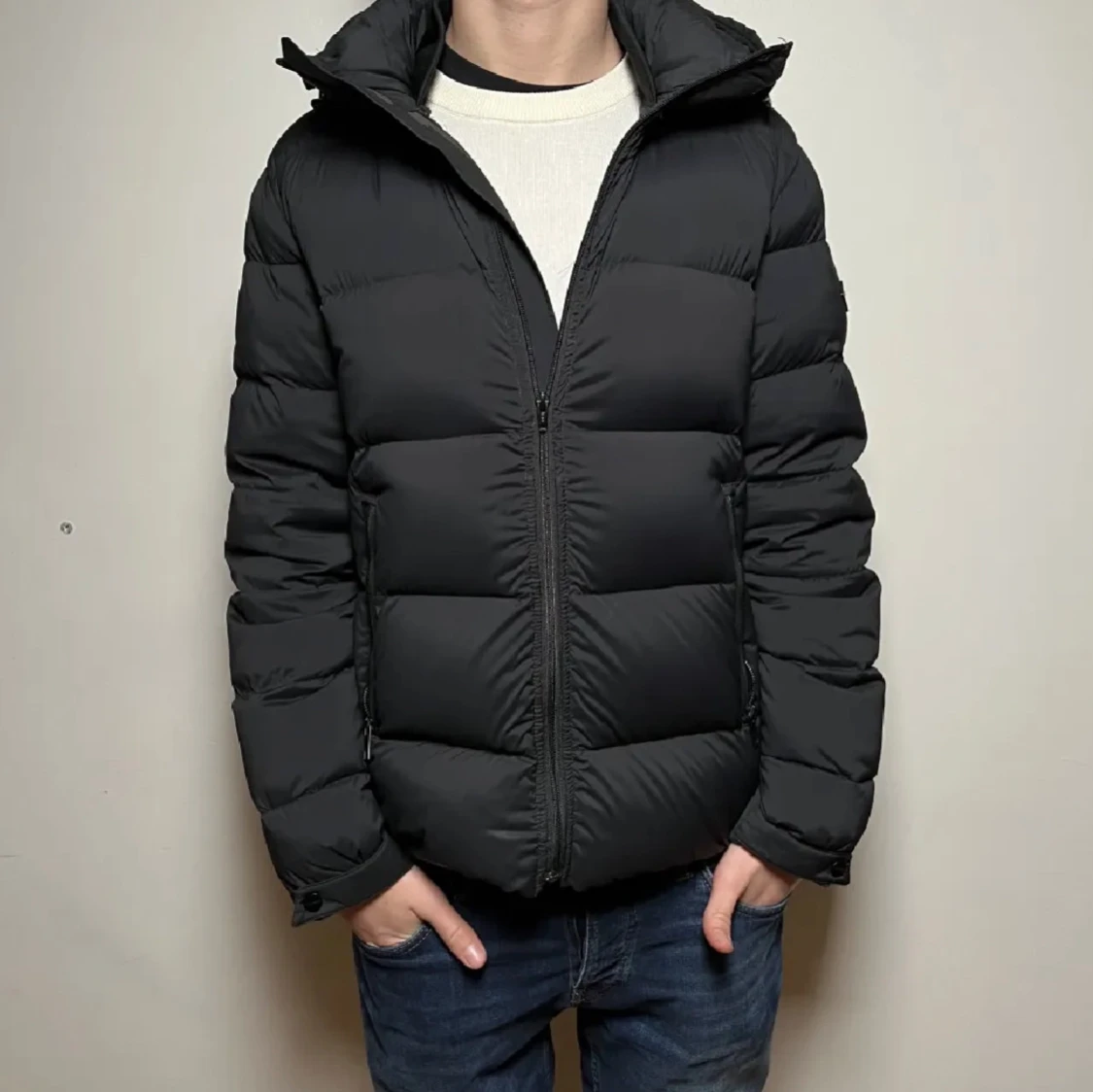 Svart dunjacka från J.Lindeberg