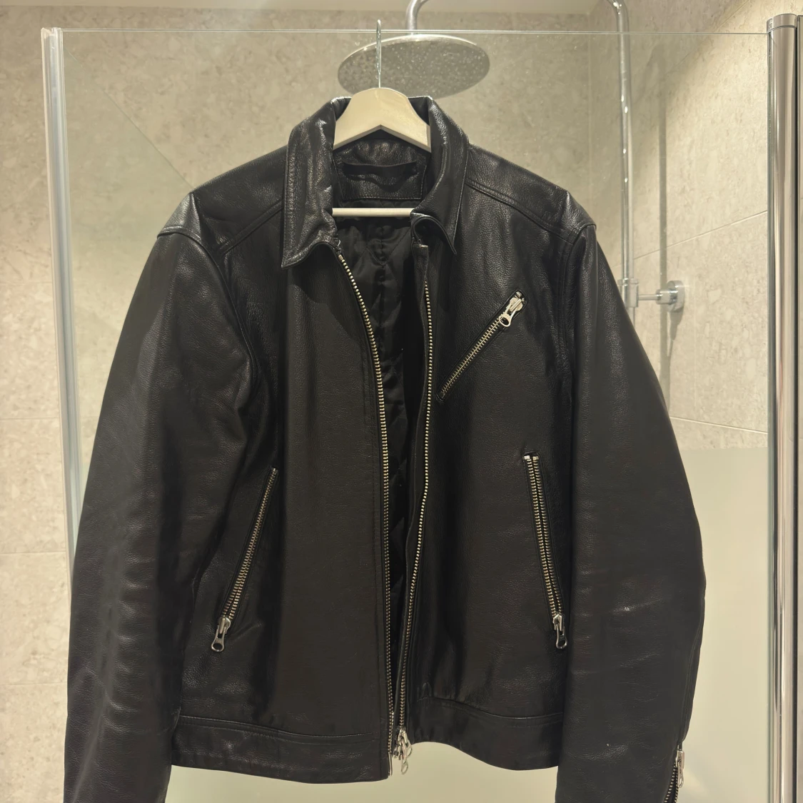 Svart skinnjacka Tiger of Sweden L