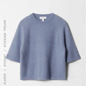 Blå stickad tröja från & Other Stories -  Blå stickad tröja från & Other Stories i storlek xs, nypris 790kr, knappt använd 