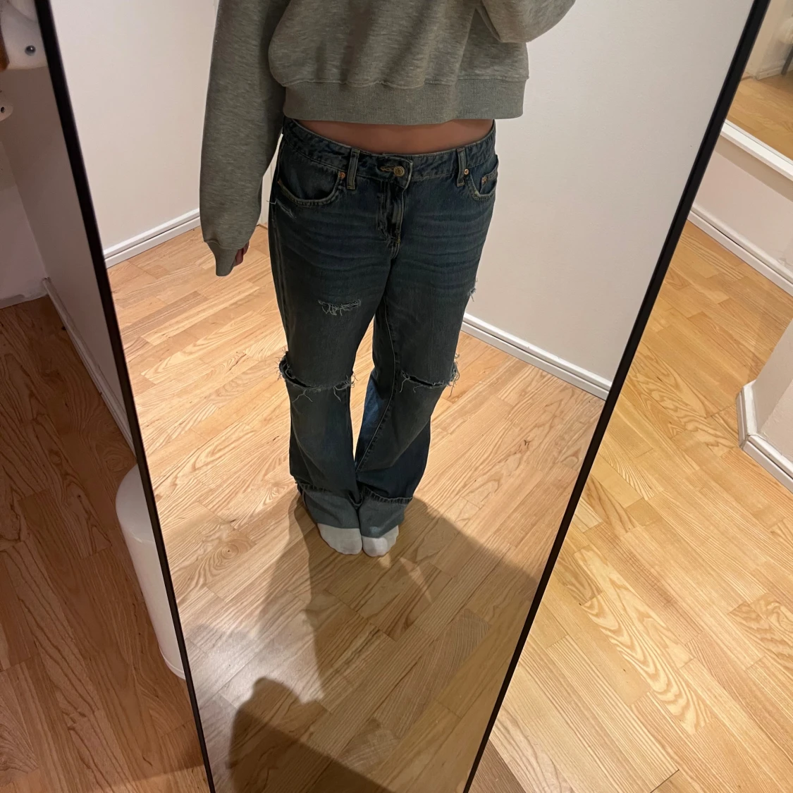  blå  jeans med slitningar - 3