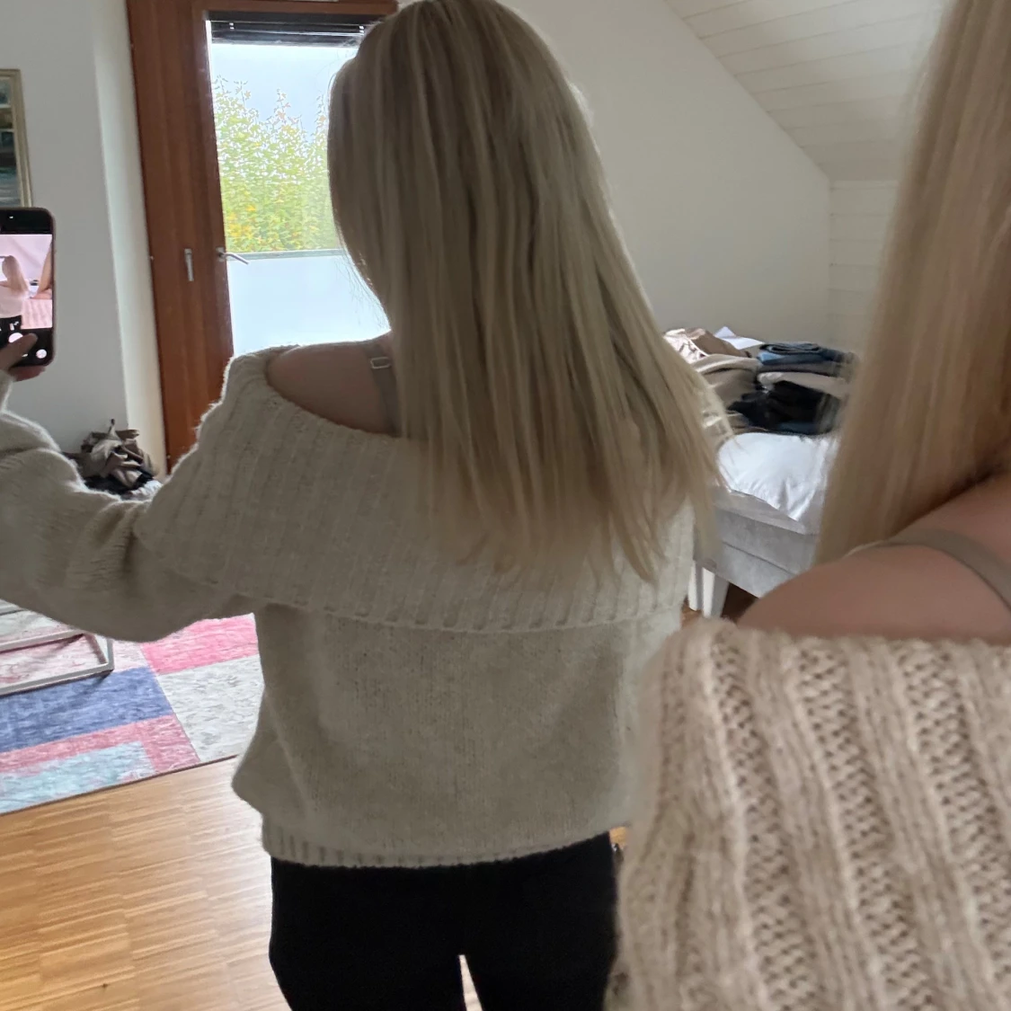 Offshoulder stickad tröja Jina Tricot - 1