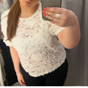 Jättesöt spetstopp  - Jättefin spetstopp från Lindex som bara är använd några få gånger 💕