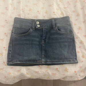 Jeanskjol hm - Mörkblå jeanskjol från hm
