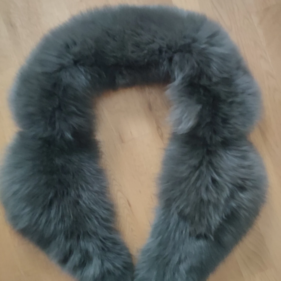 Mörkgrå fluffig päls halsduk - 2