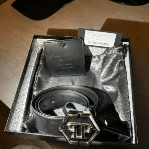 Svart skärp från Philipp Plein - Snyggt svart bälte från Philipp Plein i bra skick.