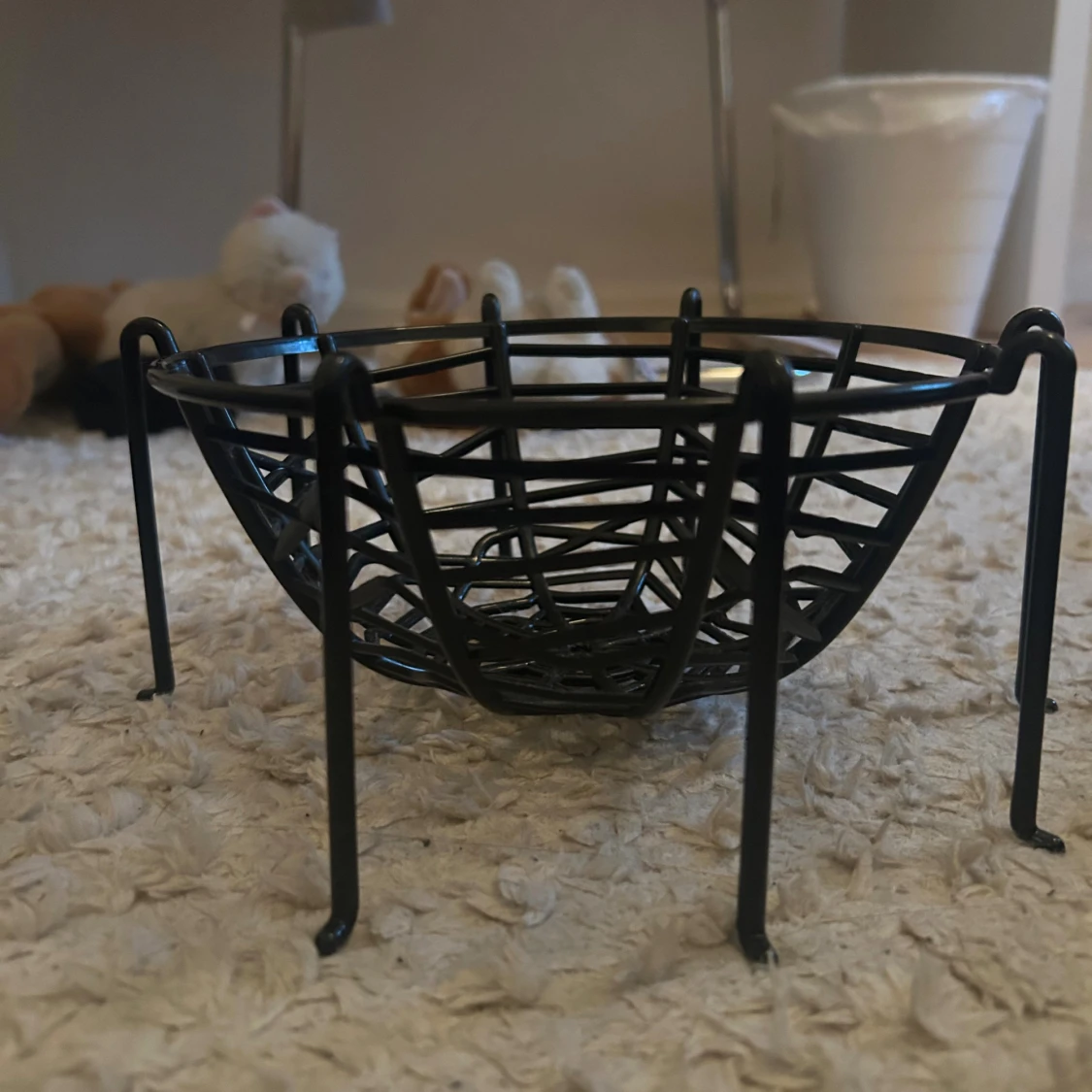 Plastskål med spindelnätsdesign - 1