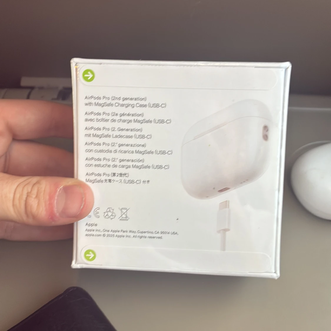 AirPods Pro (2nd generation) MagSafe USB-C - 1