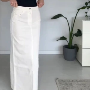 Vit lång jeanskjol  - Helt ny, aldrig använt 