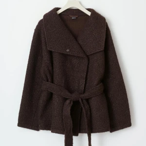 Kappa SÖKER - Söker denna bruna kappa i storkek M 