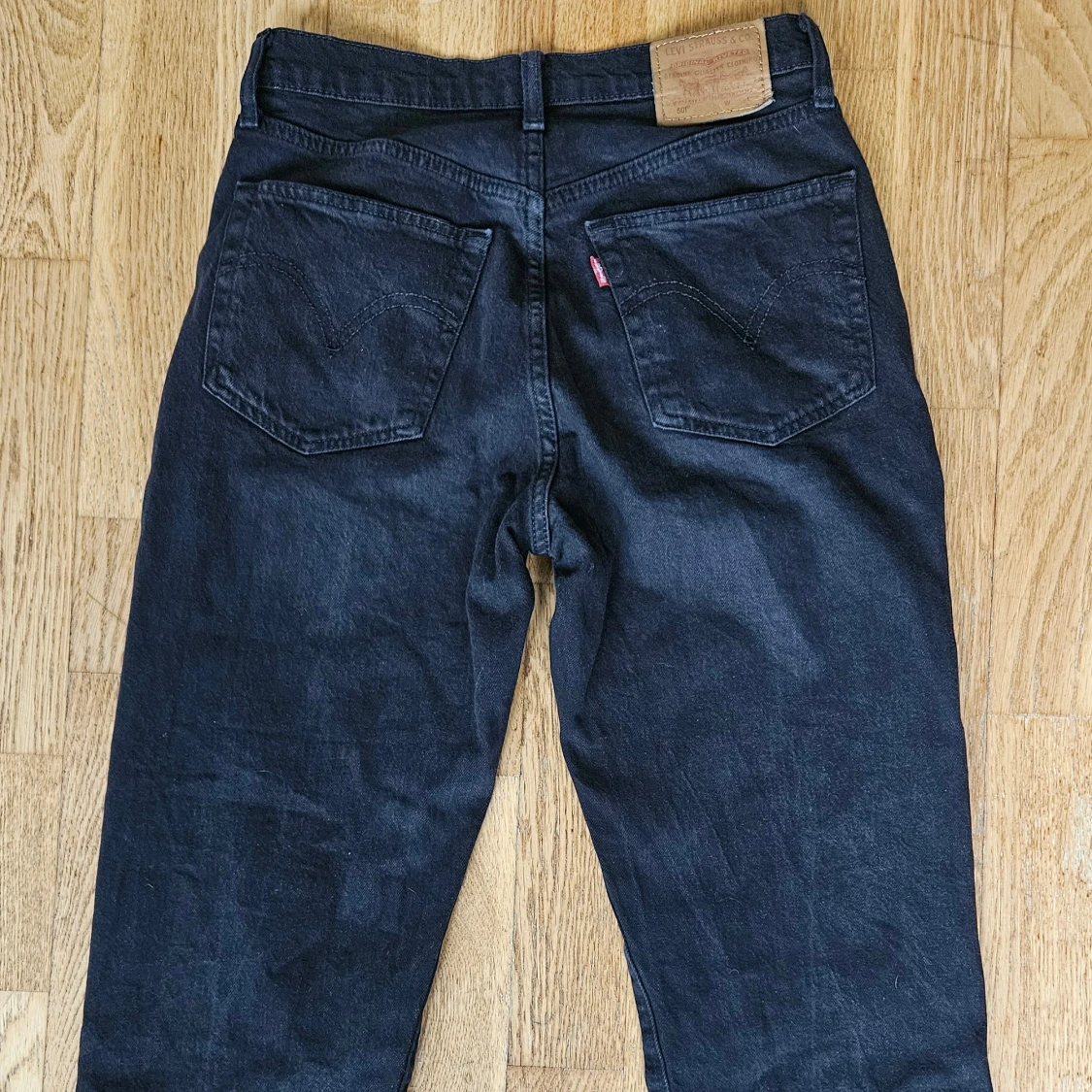 Levi's 501 svarta jeans W26 L28 - 1