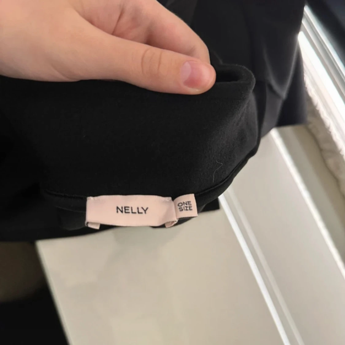 Svart poncho kappa från Nelly  - 3