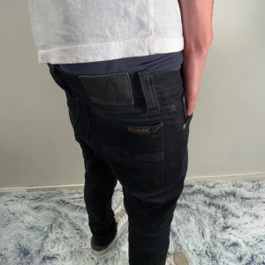 Nudie jeans - Ett par riktigt feta nudie jeans! Stl: W25 L30, inga skador. #44