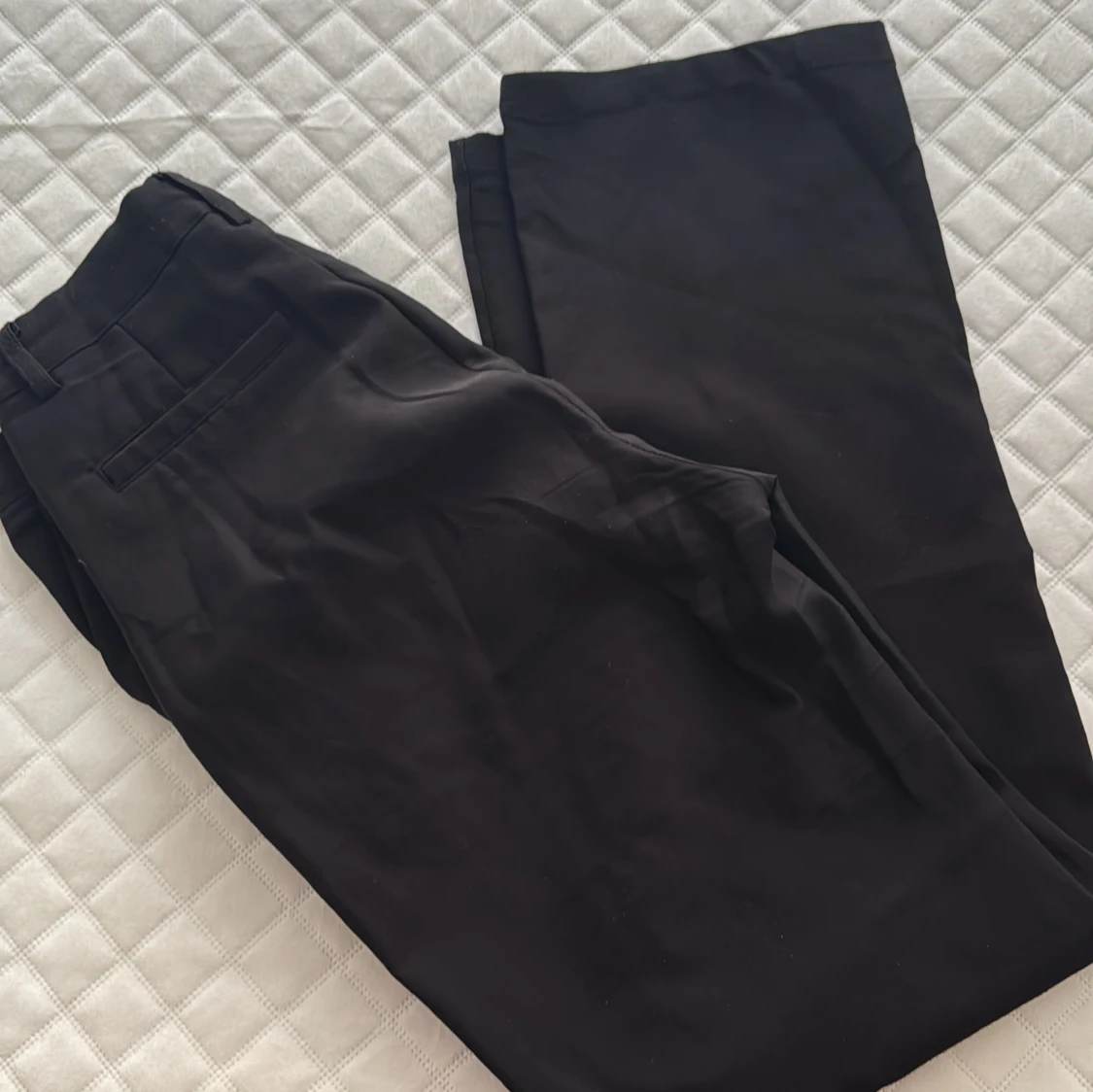 Högmidjade kostymbyxor - 3