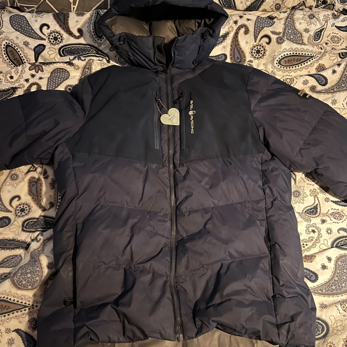 Mörkblå pufferjacka från Sail Racing