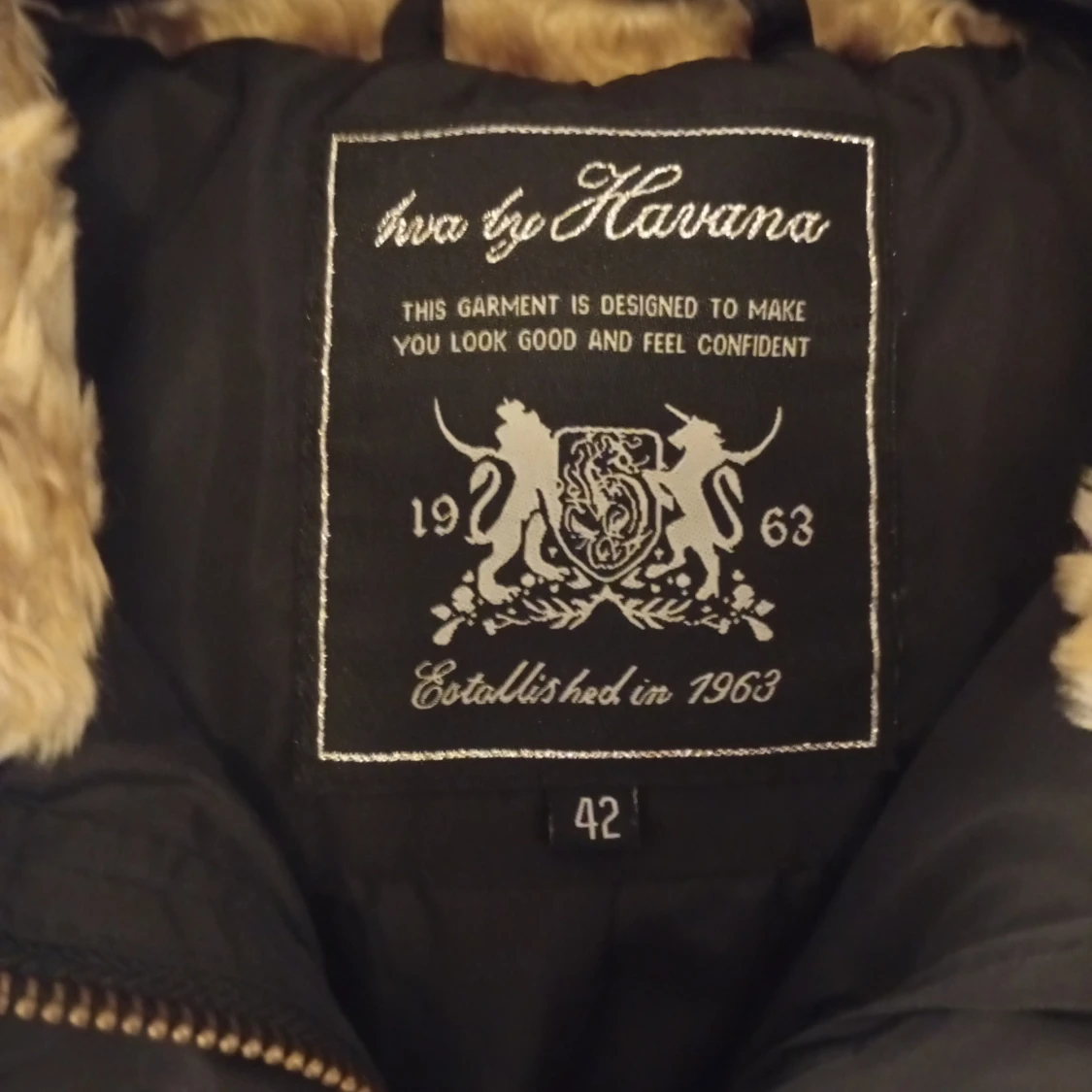 Svart pufferjacka med bälte Havana - 1