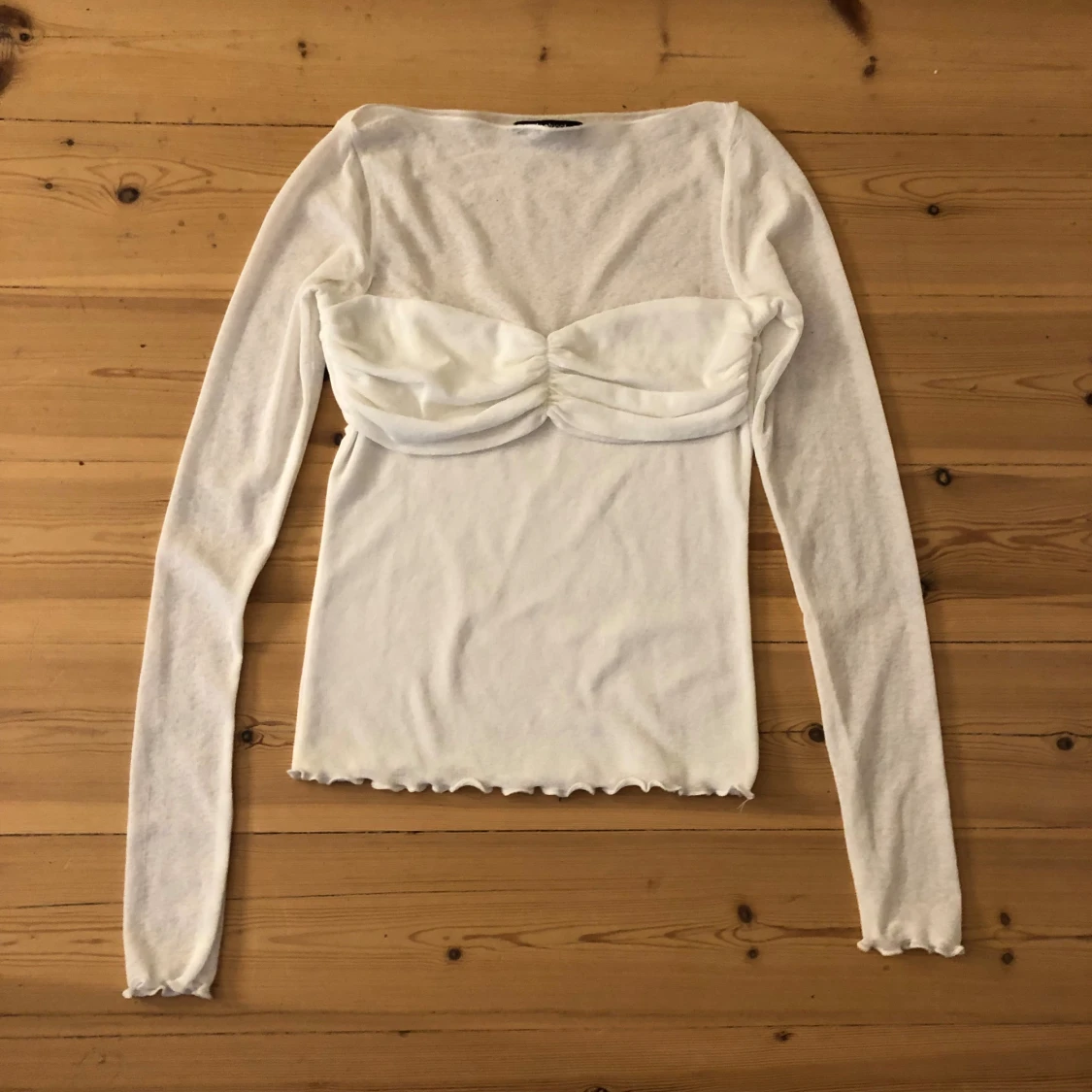 Vit långärmad topp från Gina Tricot