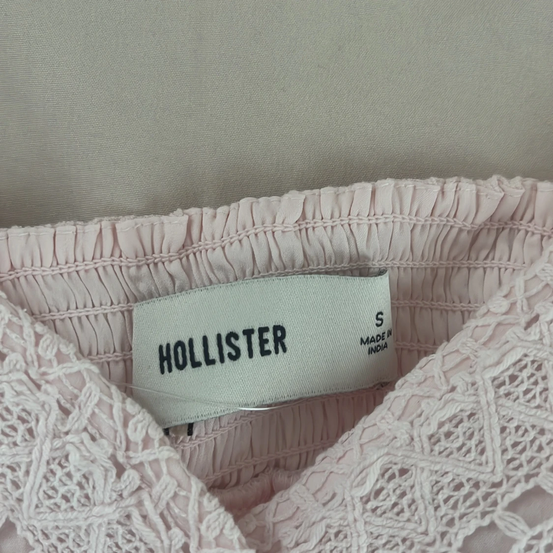 Ljusrosa spetslinne från Hollister - 1