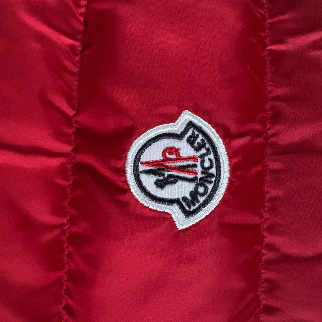Röd dunväst från Moncler - 1