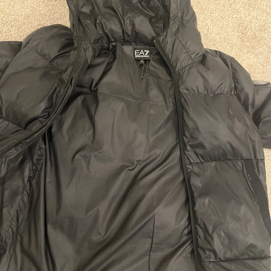 Svart pufferjacka från EA7 Emporio Armani - 1