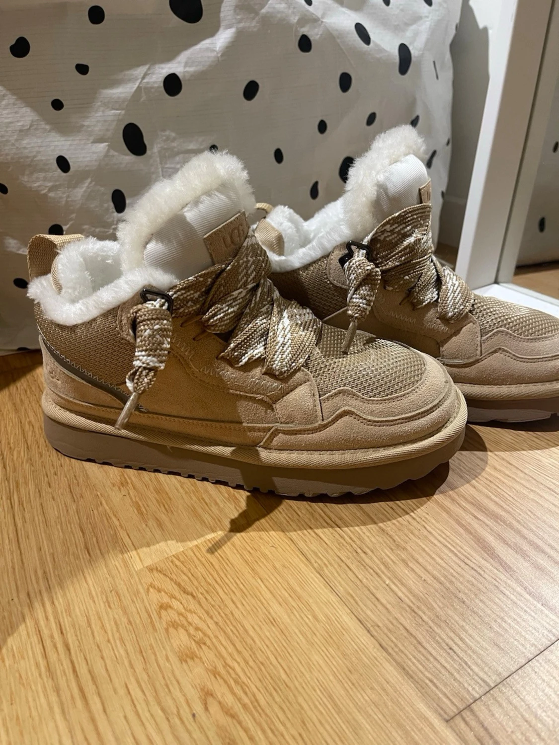 Ugg Lowmel Sand 38. - 1