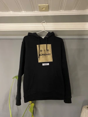 Svart Burrbery tröja mycket bra skick storlek 14-15 S - Mycket bra skick burrbery tröja!