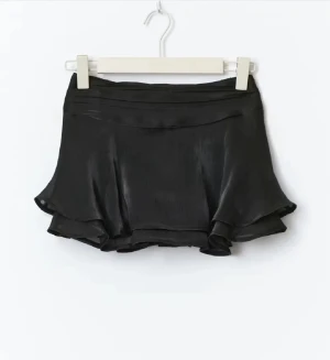 Kjol - Jättefin kjol perfekt för jul eller nyår. Storlek 158, från Gina Young, passar som XXS/XS. Prislappen kvar!!