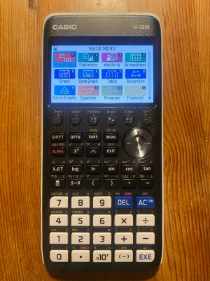 Miniräknare Casio FX-CG50 - Säljer min Casio FX-CG50, en av de bästa grafritande miniräknarna för både gymnasiet och universitet. Perfekt för matte 1–5, fysik, statistik och avancerade grafer.  ✨ Funktioner • Färgskärm med hög upplösning • Stöd för 3D-grafer • Snabb och enkel att använda med ikon meny • USB-anslutning till dator för filöverföring • Stabil och pålitlig modell som håller länge  🔋 Ström • Drivs av 4× AAA-batterier (ingen laddare behövs)  📦 Skick • Fungerar exakt som en ny • Inga fel på knappar eller display