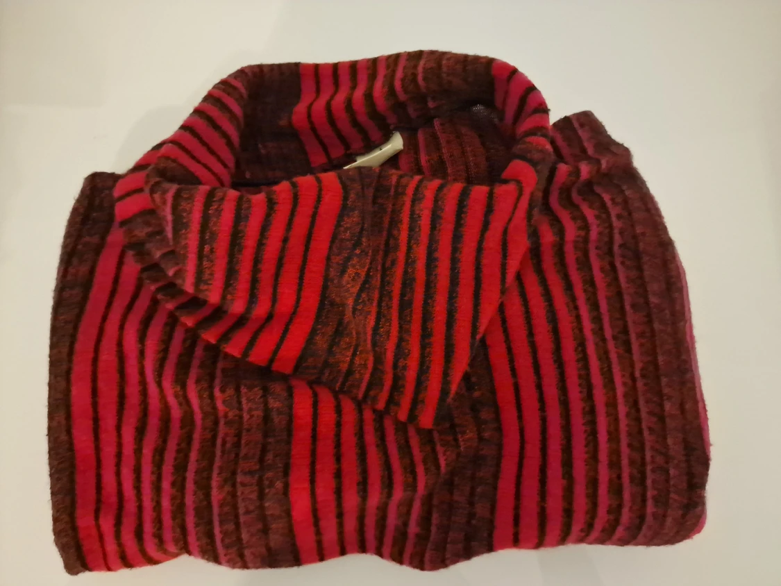 Randig röd polotröja