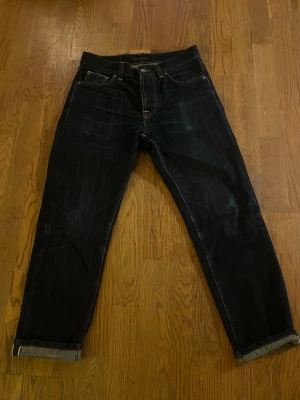 Nudie selvedge jeans - Nudie steady eddie ll selvedge denim jeans / väldigt bra skick  Mått: Ytterbenslängd: 96 cm isch Midja: 40-43 cm