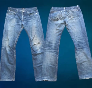 A.P.C. Petit Standard blå jeans 31 - Snygga blå jeans från A.P.C. Petit Standard. Det storlek 31.  Bara höra av dig vid funderingar😁