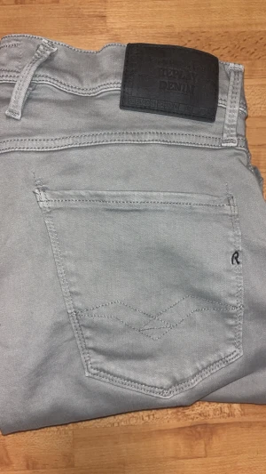 Replay anbass - Riktigt feta replay jeans. De är i 10/10 skick o är den fetaste modellen. Perfekt för julklapp eller eget bruk 