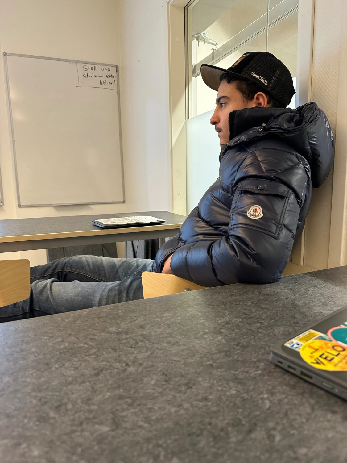 Mörkblå pufferjacka från Moncler