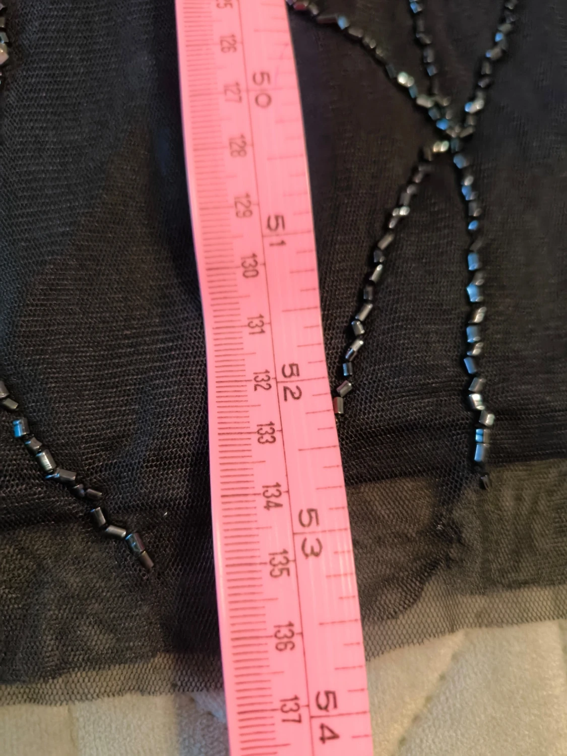 Svart långklänning med pärlor - 3