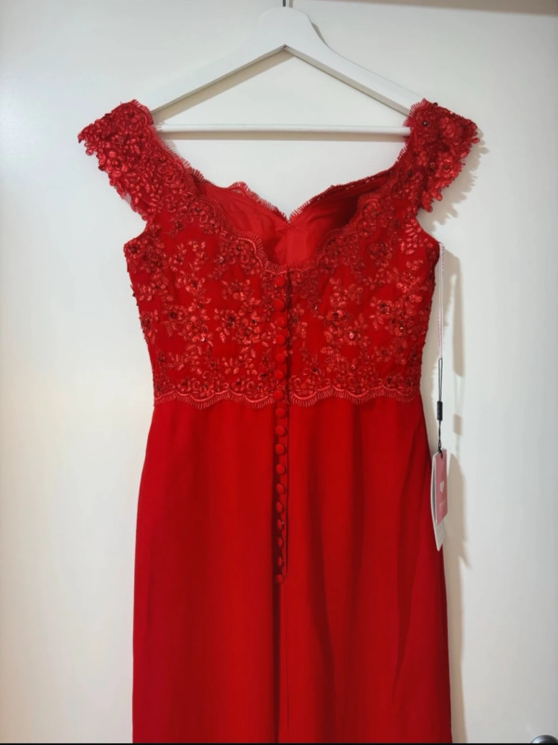 Röd långklänning med spets