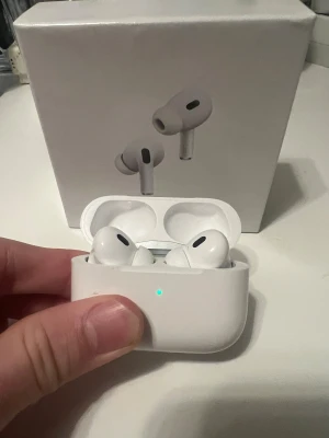 Air pods pro  - Air pods pro perfekt för dig som gillar smidiga hörlurar!