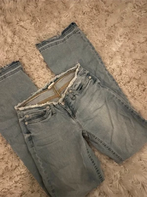 Nelly jeans  - Så snygga från Nelly. Lite smutsiga nedtill men går bort med en tvätt💕 strl 36/S