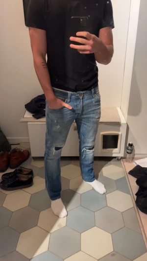 Jack and Jones jeans  - Säljer ett par riktigt feta jeans från Jack and Jones Skriv om du har några frågor eller funderingar!!!