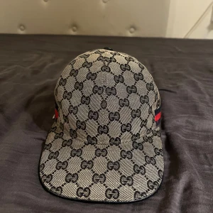 Gucci Keps GG Monogram - Säljer för den inte används, dm för frågor