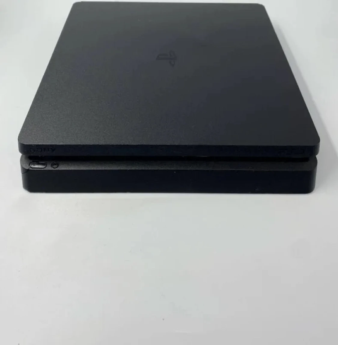 PlayStation 4 Slim - 1