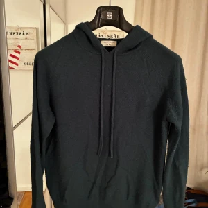 Hoodie från Tiger of Sweden - Snygg hoodie Tiger of Sweden i 100% merinoull. Köpt för 2000kr.