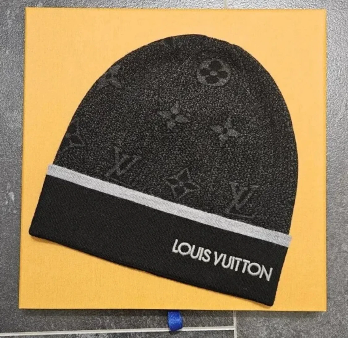 L.V svart mössa  - 2