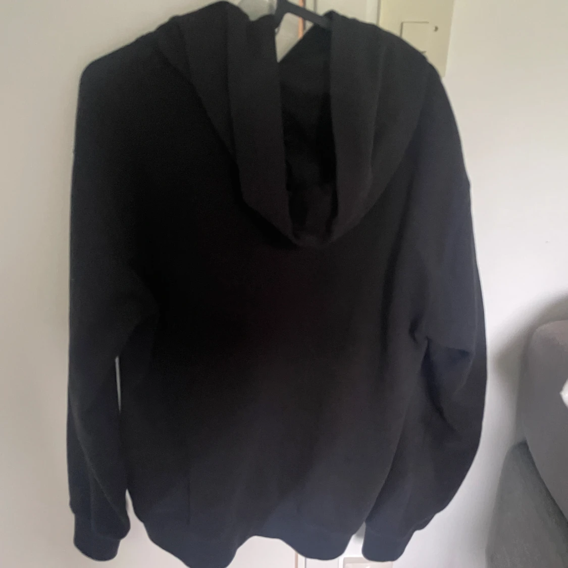 Svart hoodie från Replay  - 1