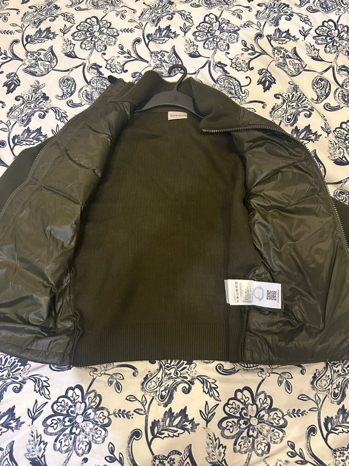 Olivgrön pufferjacka från Moncler - 2