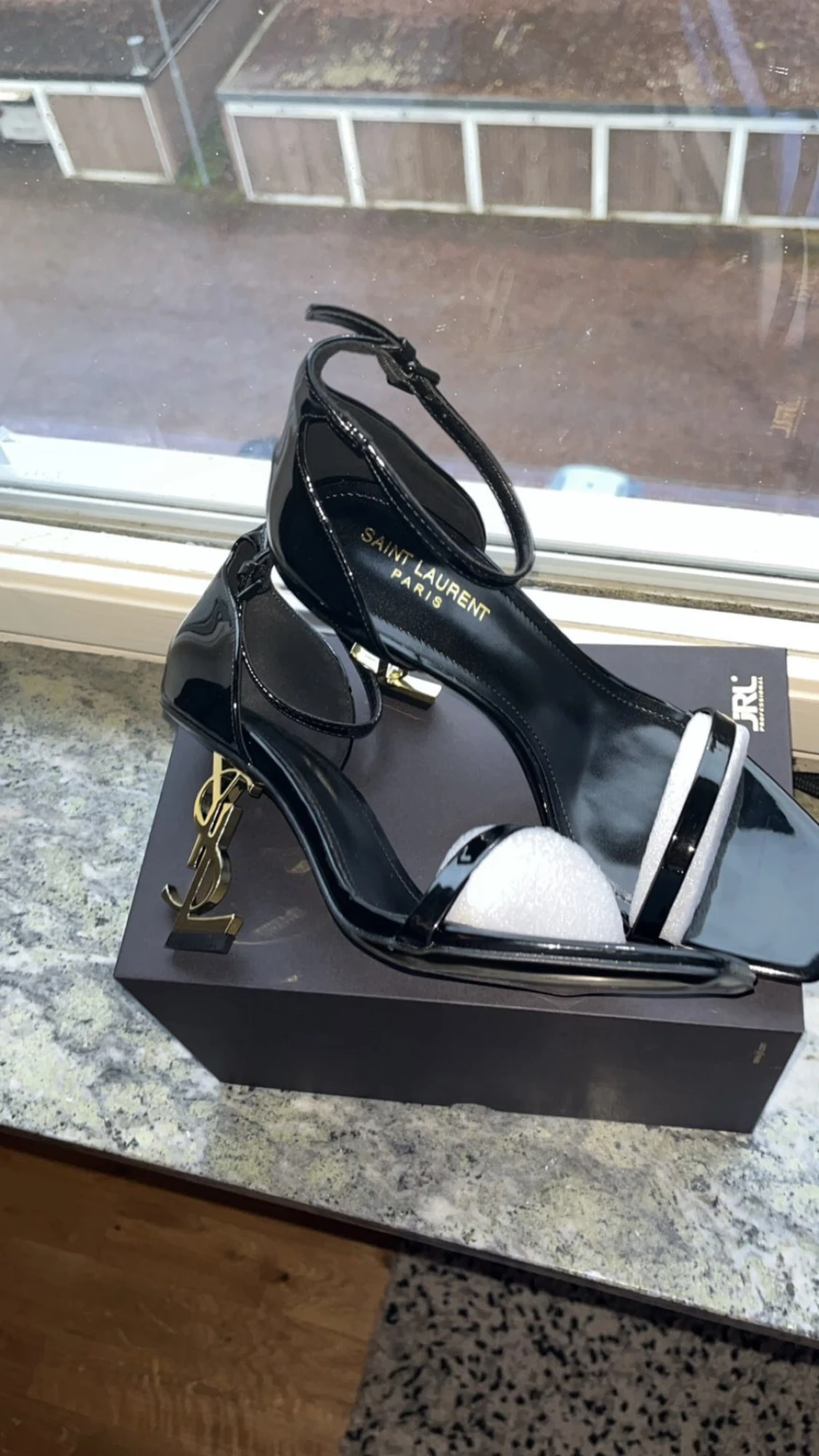 Saint Laurent svarta sandaler med YSL-klack - 2