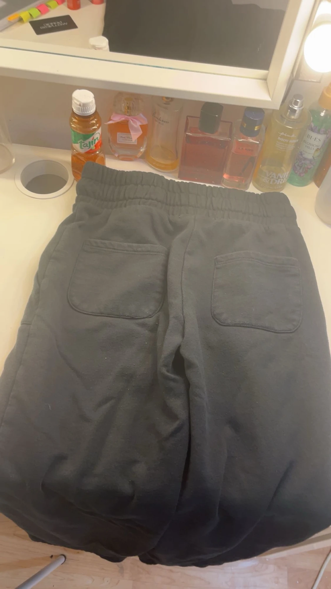 Svarta mjukisbyxor med snörning - 1