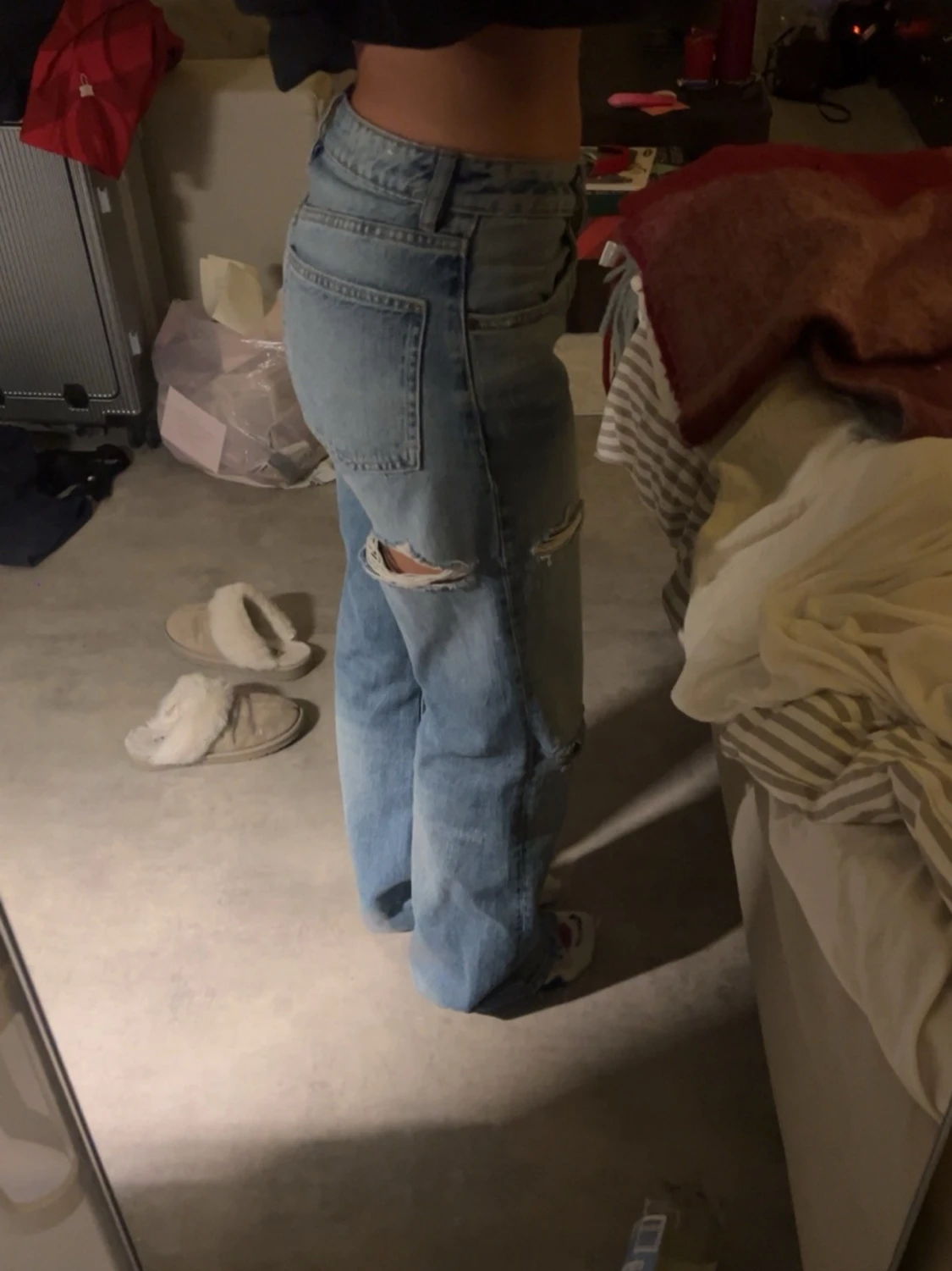 Lågmidjade ljusblå wide jeans med slitningar - 2