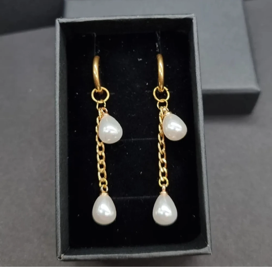 Handgjorda örhängen med pärldroppar 