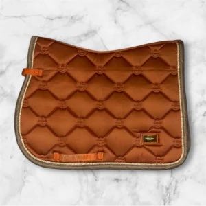 equestrian stockholm schabrak  -  Helt nytt använt max fem gånger färg orange priset går att diskutera 