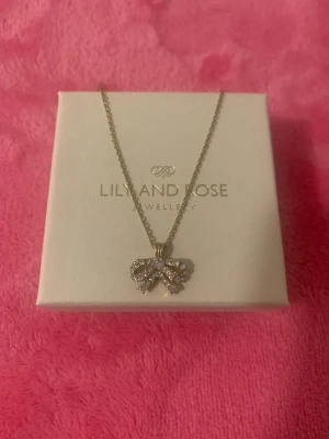 Lily And Rose halsband - Nytt och oanvänt