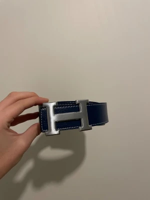 Herm3s bälte - Använt kanske 2-3 gånger annars tycker jag inte att det är min stil så därför säljer jag den 